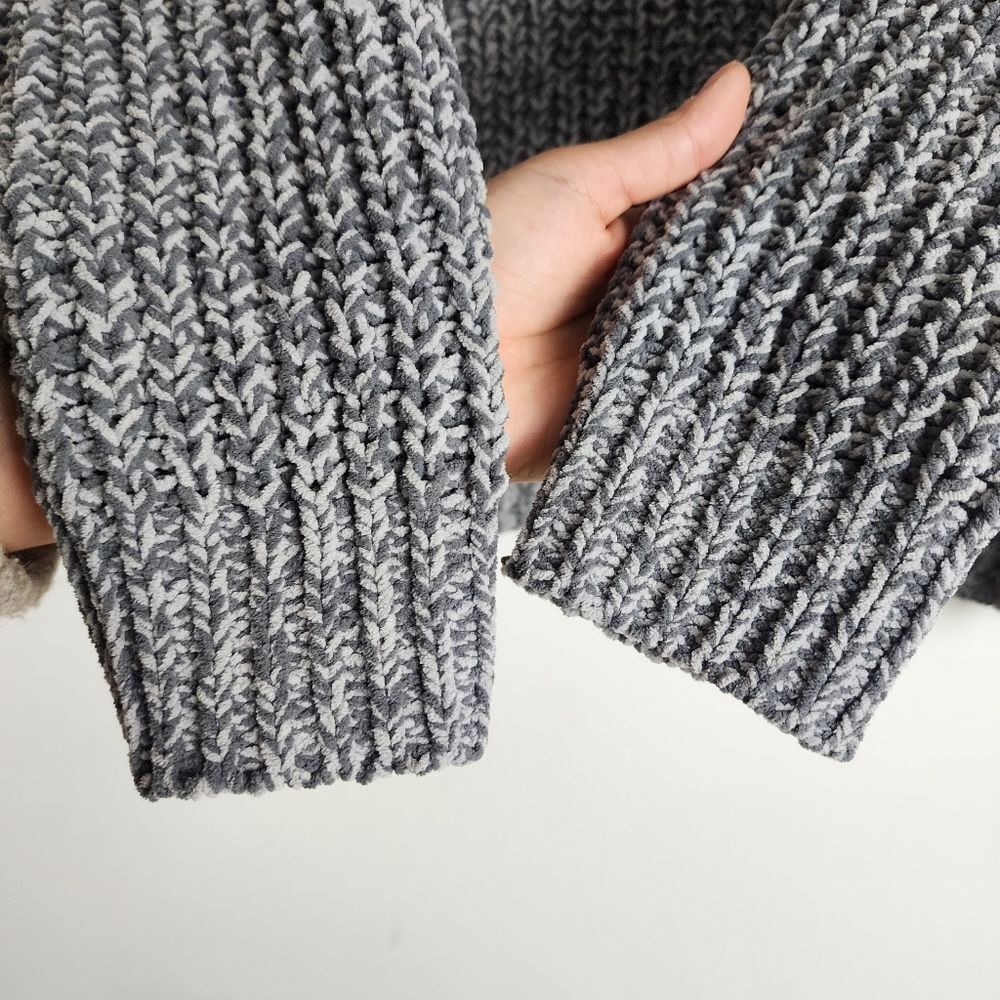 American Eagle Grey Chunky Cable Knit Cropped Sweater - Size S (Oversized Fit) - Picture 11 of 15